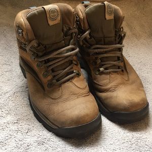 Tan women’s timberlands work boots